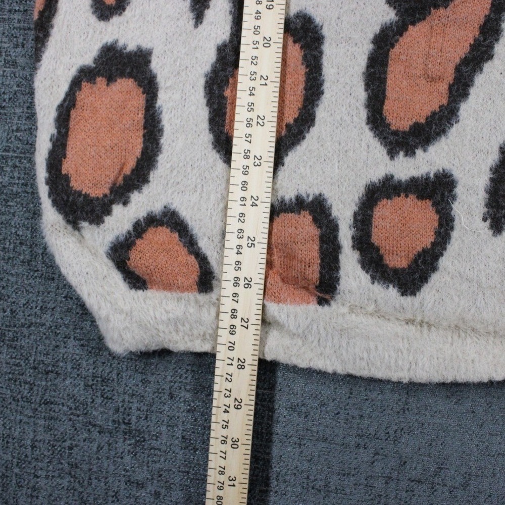 Gigio USA Womens Leopard Print Fuzzy V-Neck Sweater Tan Cream TC1396 Small - Picture 7 of 10
